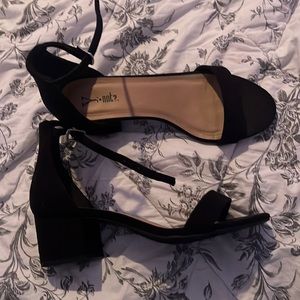 Good shoes barely been worn